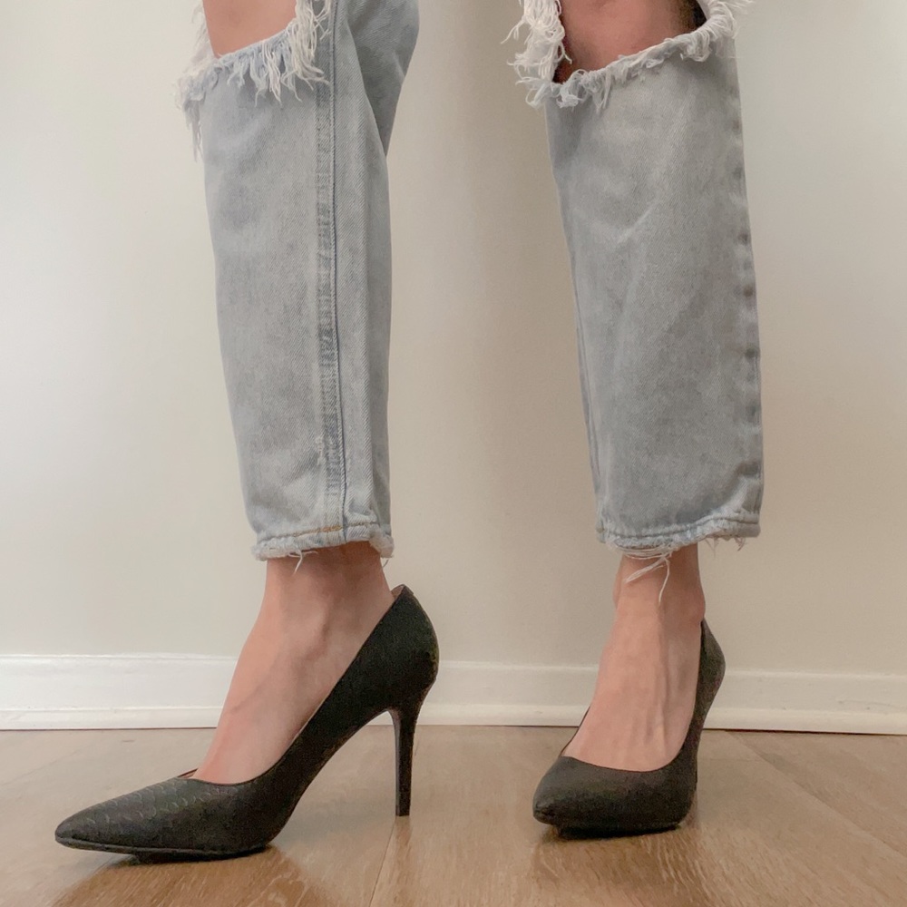 Jessica Simpson Black Textured Pumps